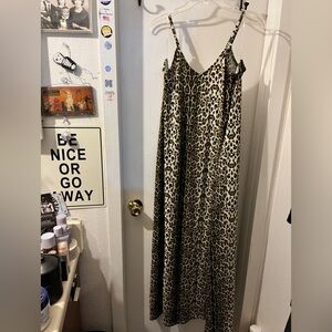 Entro- size M- leopard maxi dress, pockets, floaty. NWOT.